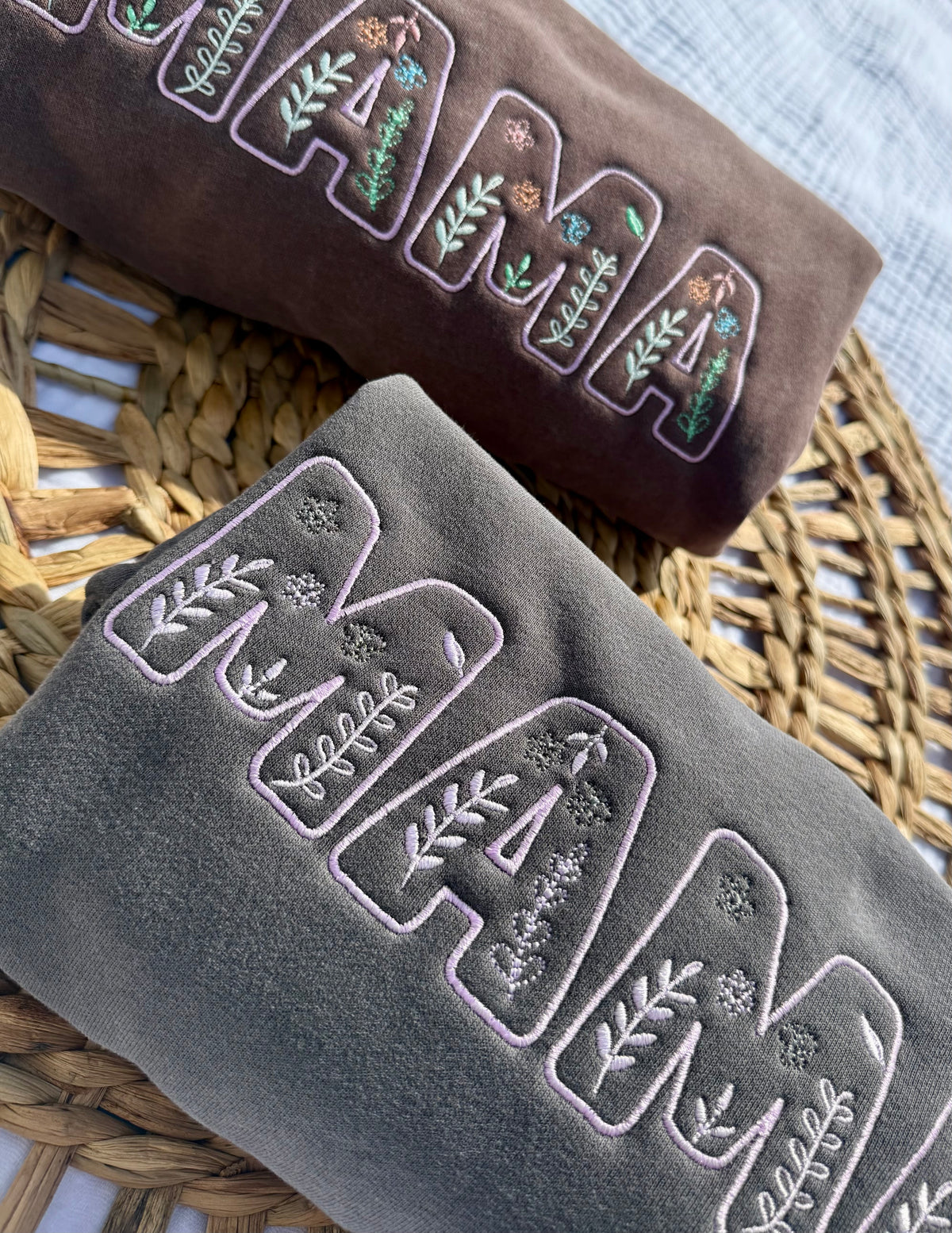 MAMA wild crewneck