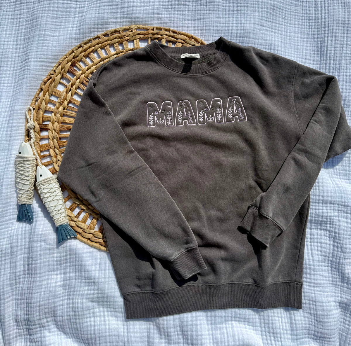MAMA wild crewneck