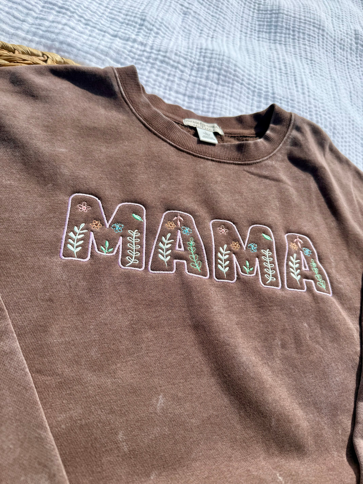 MAMA wild crewneck